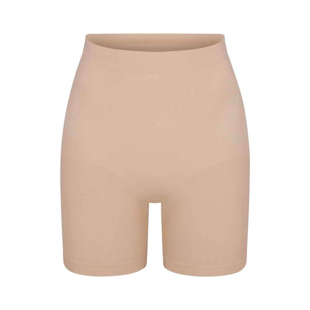 NWOT SKIMS seamless sculpt mid thigh short